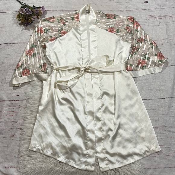 Vintage Blanche Union Made Rose Floral Metallic Satin White Short Robe - Picture 1 of 11